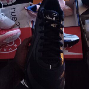 Shoe